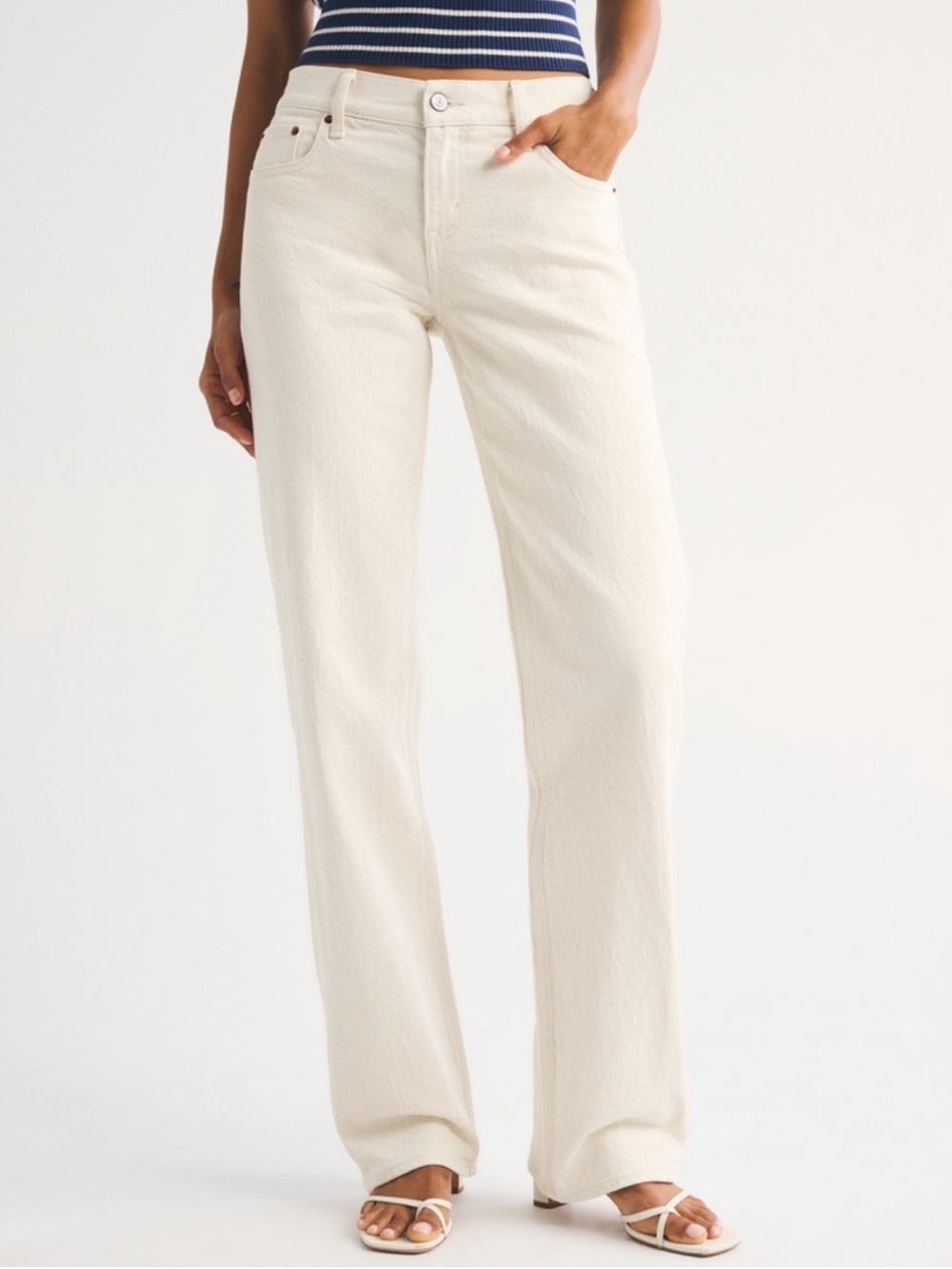 Abercrombie & Fitch Low-Rise Straight Leg Women’s Jeans in Ecru